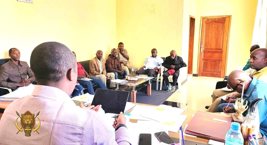 Masisi : le Mwami de la chefferie des Bahunde échange avec les techniciens sur les défis de l’agriculture et de l’élevage