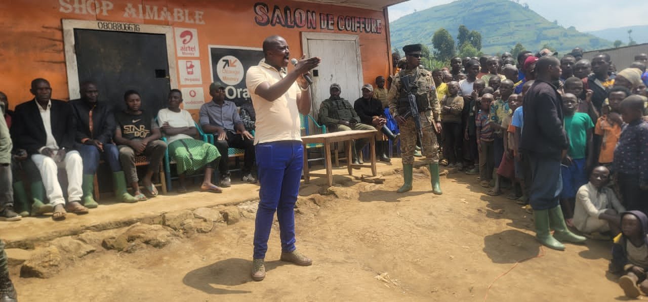 Masisi : à Kirumbu, Safari Makuza appelle les jeunes à jouer leur rôle dans la refondation du pays.