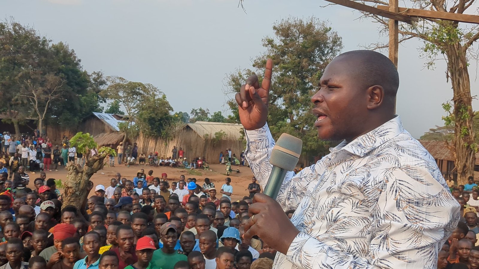 Rutshuru : Ephrem Kabasha prône la paix et renforce l’appel à la collaboration civilo-militaire à Kibirizi