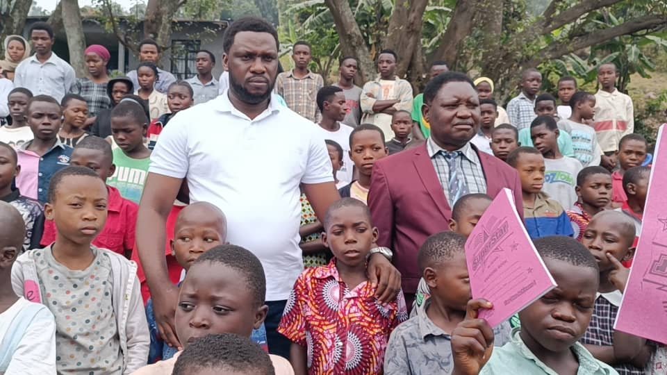 Sud-Kivu/Idjwi : l’administrateur Ntambuka Pascal tient sa promesse aux orphelins de Patmos