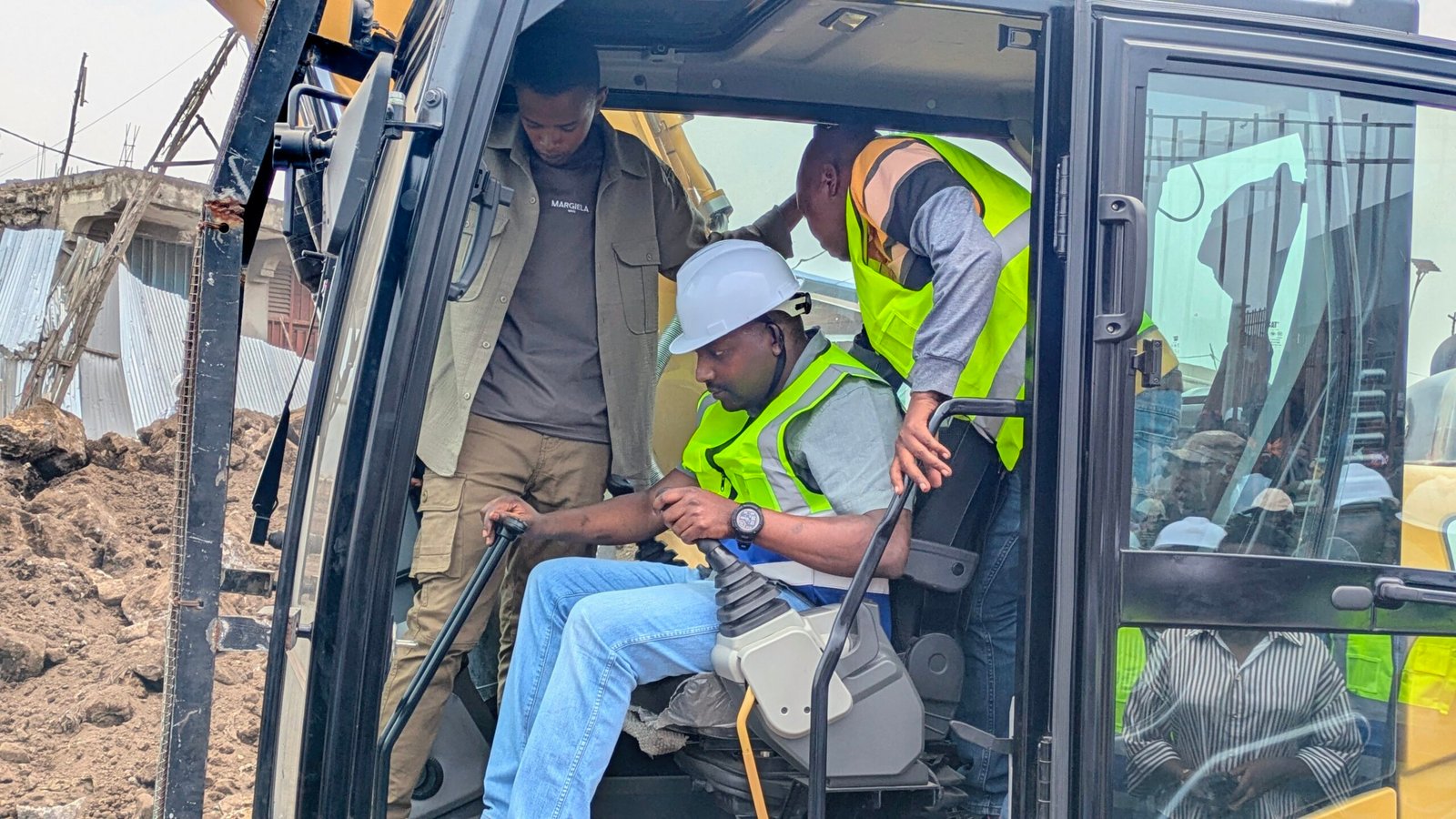Goma : Bahati Musanga lance les travaux de réhabilitation de la route du rond-point Rutshuru à la Petite Barrière