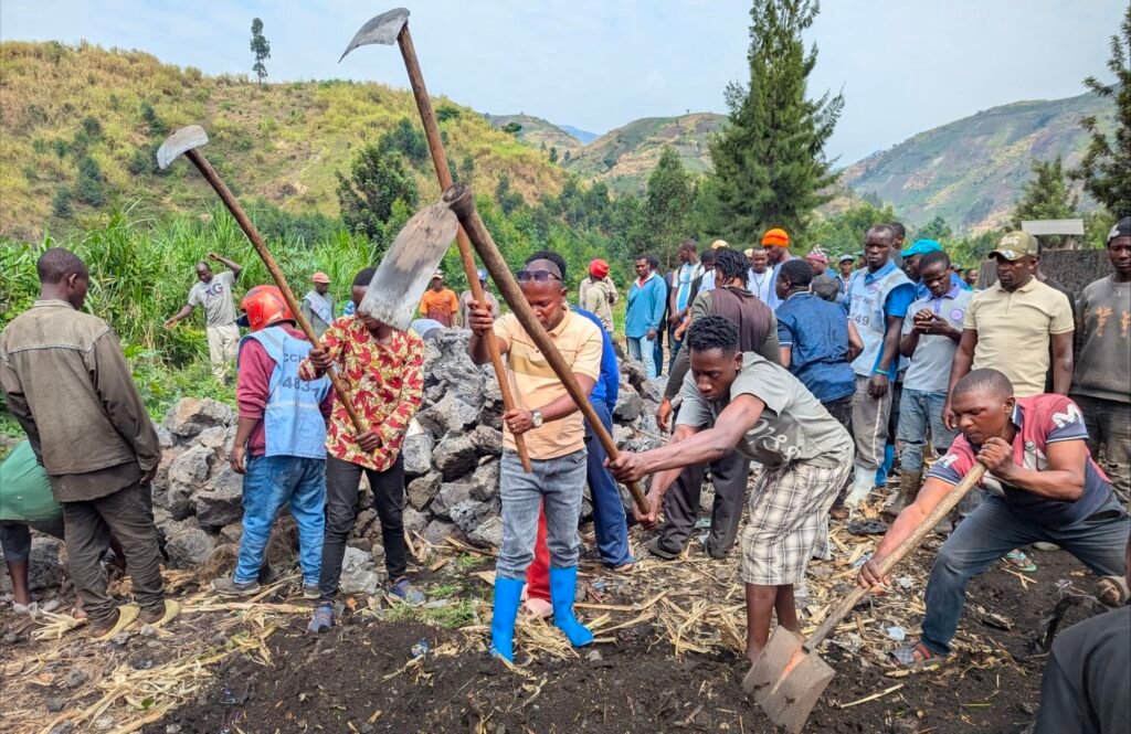 MASISI : LE CHEF DE CITÉ DE SAKE MOBILISE LA POPULATION AUTOUR DES TRAVAUX COMMUNAUTAIRES 3 markup 1338498281292646522722750474490